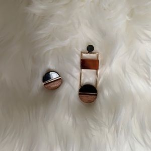 Earring black and wood
